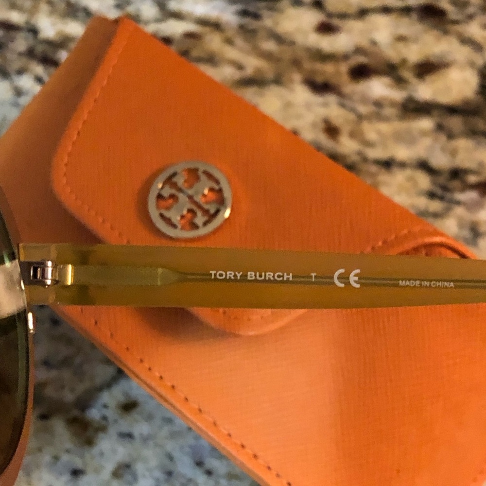 Tory Burch Round Sunglasses- Tan Geo Lenses - and case. Recent style release.